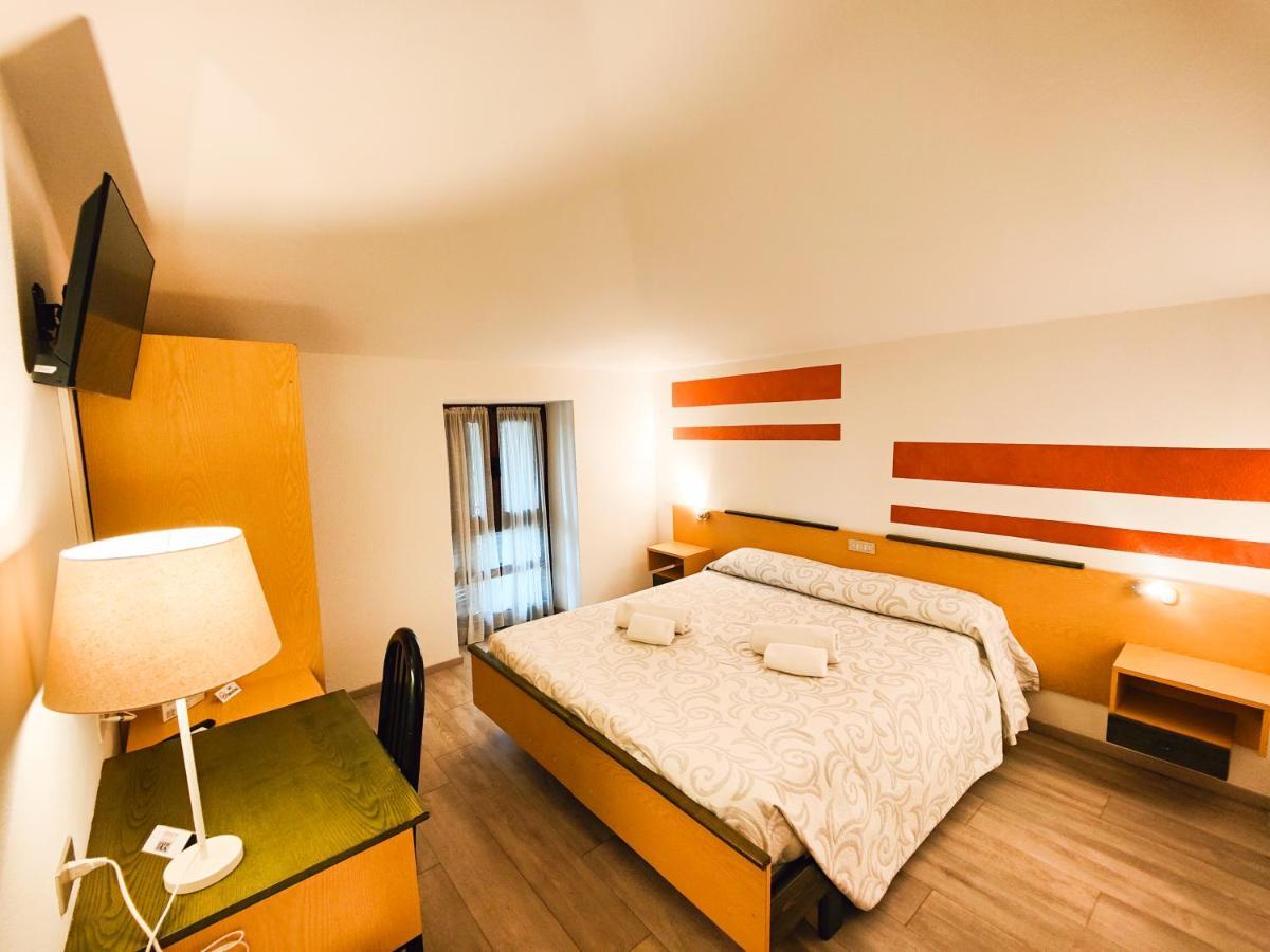 Meublè Tenesi 2*