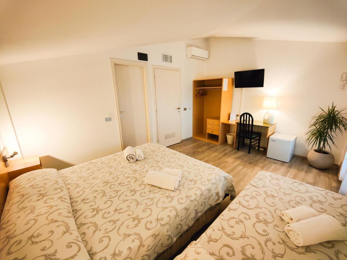 Meublè Tenesi 2*